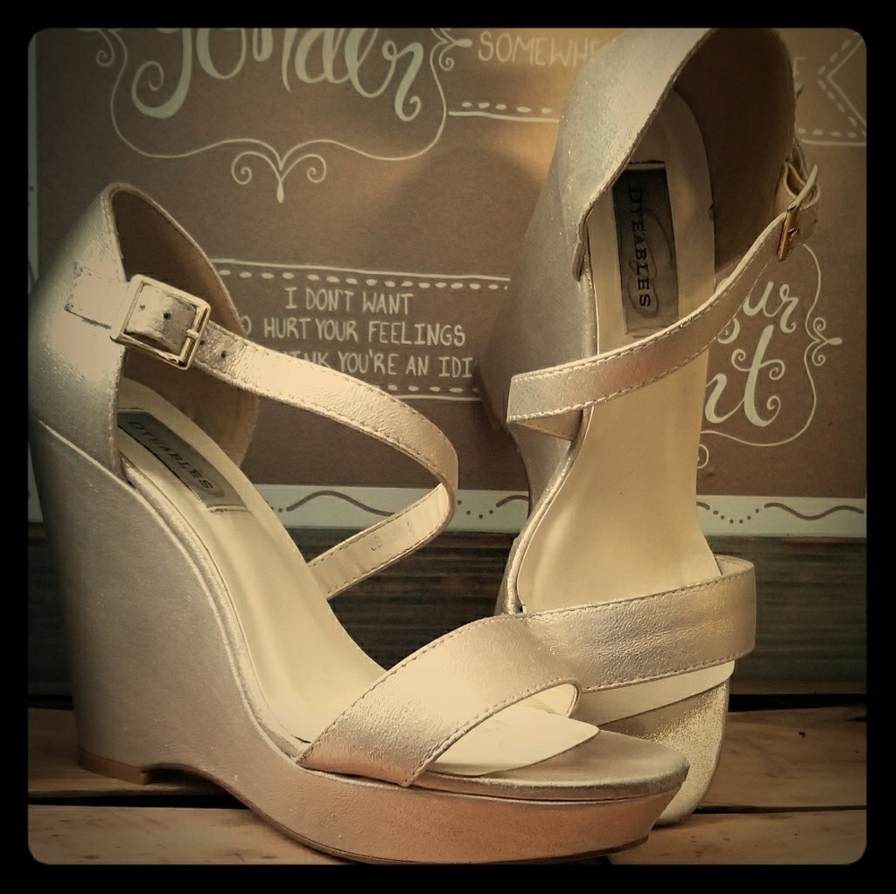 NUDE SHIMMER WEDGES